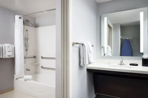 Stüdyo, 1 En Büyük (King) Boy Yatak ve Çekyat (Mobility Accessible, Tub)