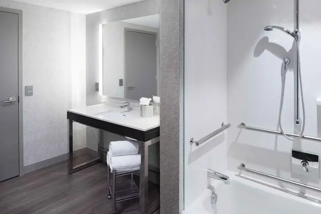 Süit, 1 Yatak Odası, Engellilere Uygun, Sigara İçilmez (Mobility & Hearing w/ Tub)