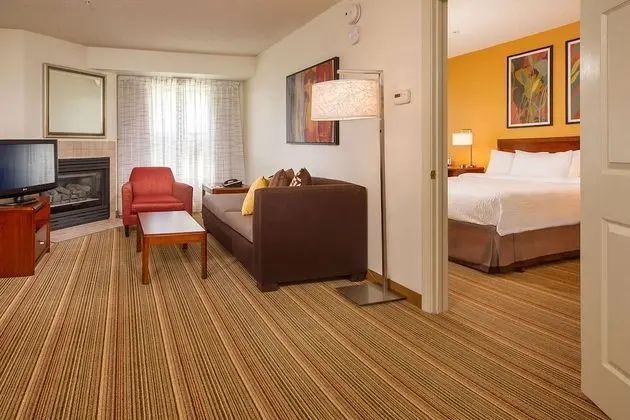 Süit, Birden Çok Yatak, Engellilere Uygun (Mobility Roll in Shower Two Bedrooms)