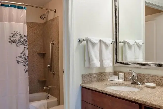 Süit, 1 Yatak Odası (Mobility/Hearing Accessible, Tub)