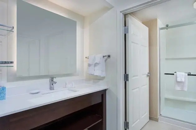 Süit, 1 Yatak Odası, Engellilere Uygun, Sigara İçilmez (Mobility w/ Tub)