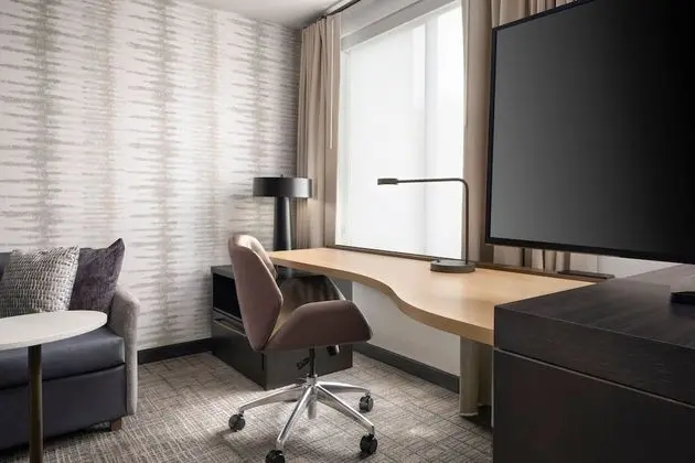 Business Stüdyo, 1 En Büyük (King) Boy Yatak ve Çekyat, Engellilere Uygun, Sigara İçilmez (Hearing)