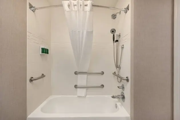Süit, 1 Yatak Odası (Mobility/Hearing Accessible, Tub)