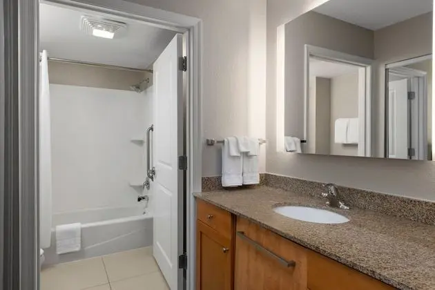 Süit, 1 Yatak Odası (Mobility Accessible, Tub)