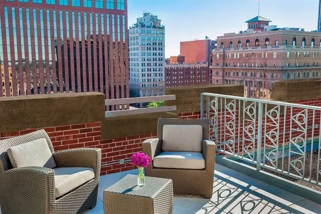 Çatı Katı Süiti (Penthouse), 1 En Büyük (King) Boy Yatak ve Çekyat