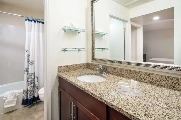Stüdyo, 1 En Büyük (King) Boy Yatak ve Çekyat (Mobility Accessible, Roll-In Shower)
