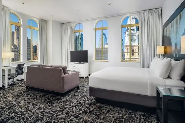 Çatı Katı Süiti (Penthouse), 1 En Büyük (King) Boy Yatak ve Çekyat