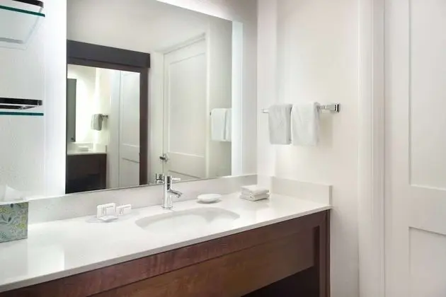 Süit, Birden Çok Yatak, Engellilere Uygun (Mobility Two Bedroom Roll In Shower)