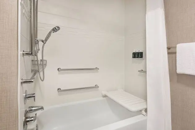 Süit, 2 Yatak Odası, Şömine (Mobility/Hearing Accessible, Tub)