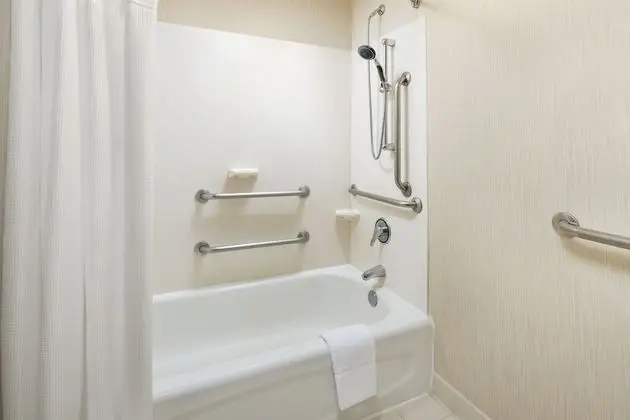 Süit, 2 Yatak Odası (Mobility/Hearing Accessible, Tub)