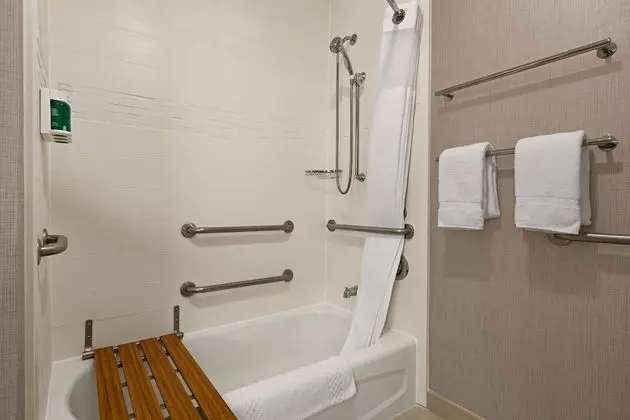 Süit, 2 Yatak Odası (Mobility Accessible, Tub)