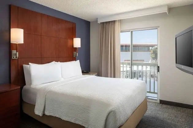 Süit, 1 Büyük (Queen) Boy Yatak ve Çekyat (Executive Corner One Bedroom)