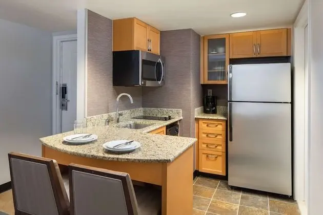 Süit, 1 Büyük (Queen) Boy Yatak ve Çekyat (Executive Corner One Bedroom)