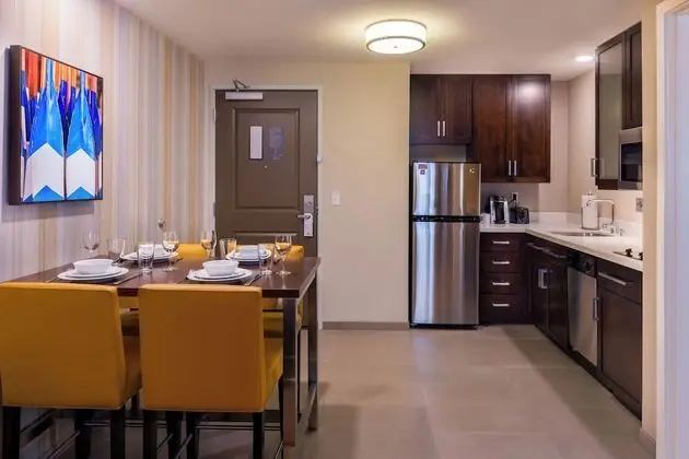 Süit, 1 Yatak Odası (Mobility Accessible, Tub)