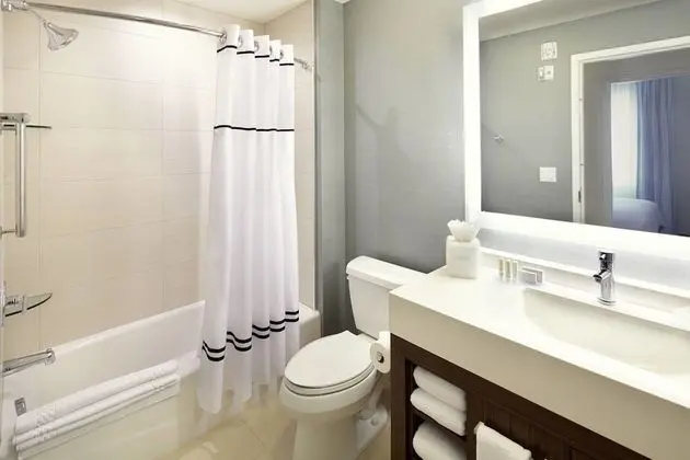 Stüdyo (Mobility Accessible, Tub)