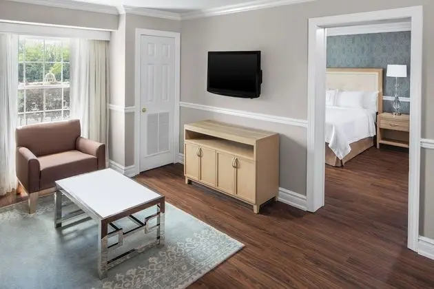 Süit, 1 Yatak Odası (Mobility Accessible, Tub)