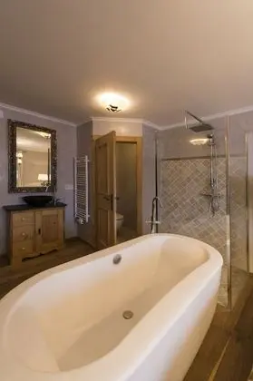 Deluxe Dağ Evi, 5 Yatak Odası, Havuz Kullanımı, Dağ Manzaralı