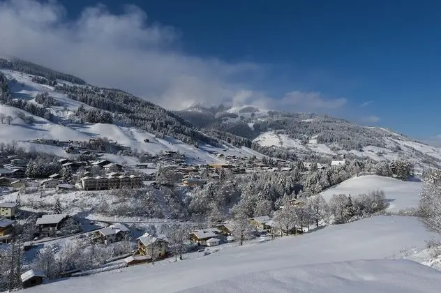 Deluxe Dağ Evi, 5 Yatak Odası, Havuz Kullanımı, Dağ Manzaralı