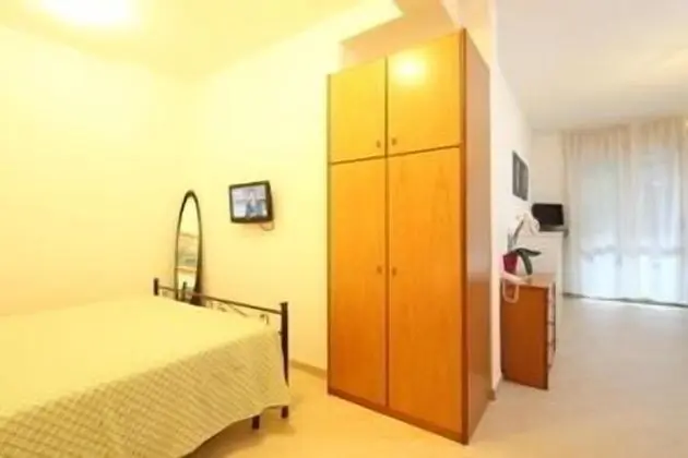 Studio for 3 people