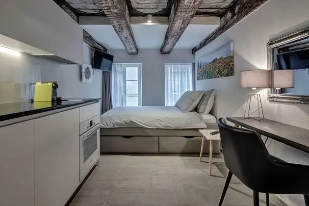 Stüdyo (Boutique Single)
