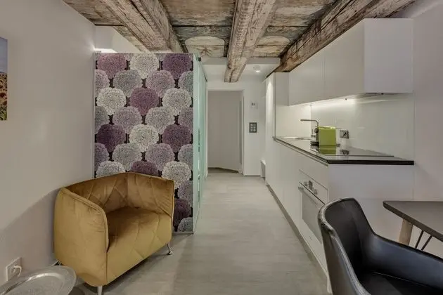 Stüdyo (Boutique Single)