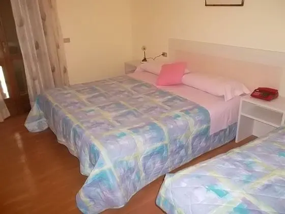 Üç Kişilik Oda
