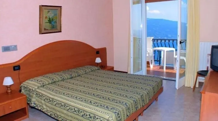 Tek Büyük Yataklı Oda, Göl Manzaralı