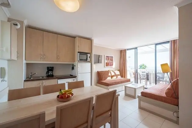 Apartment 6 people - 1 bedroom + 1 sleeping alcove - Terrace or balcony - Seaview - South facing