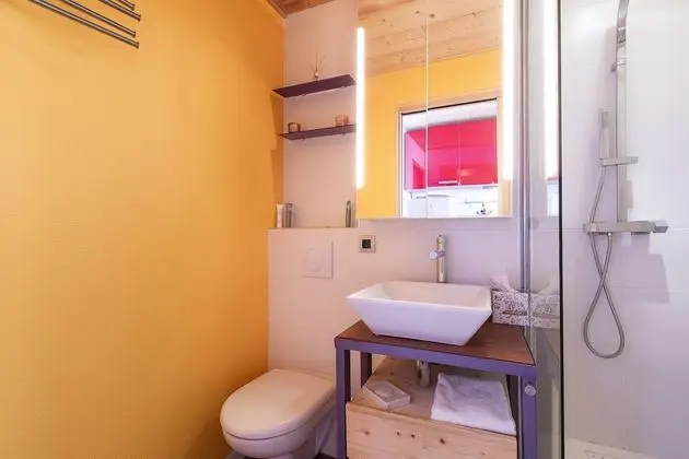 Stüdyo, Banyolu/Duşlu (Le Borsat )