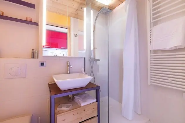 Stüdyo, Banyolu/Duşlu (Le Borsat )