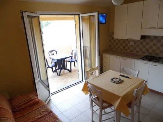 Comfort Apart Daire, 2 Yatak Odası, Balkon, Bahçeli