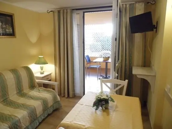 Standard Apart Daire, 1 Yatak Odası, Balkon, Zemin Kat