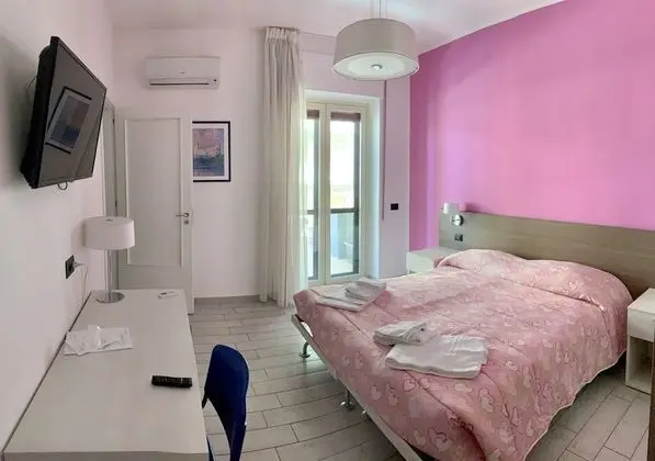 Comfort Tek Büyük veya İki Ayrı Yataklı Oda, Balkon, Şehir Manzaralı (Room Ciane)