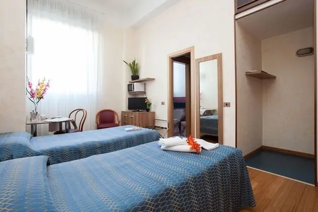 İki Ayrı Yataklı Oda, 2 Tek Kişilik Yatak, Küçük Mutfak