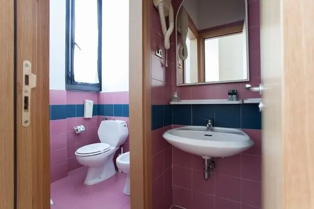 İki Ayrı Yataklı Oda, 2 Tek Kişilik Yatak, Küçük Mutfak