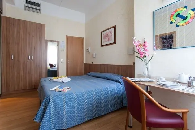 Tek Büyük Yataklı Oda, 1 Çift Kişilik Yatak, Küçük Mutfak