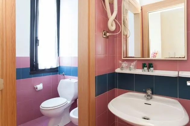 Tek Büyük Yataklı Oda, 1 Çift Kişilik Yatak, Küçük Mutfak