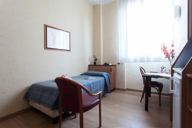 Tek Kişilik Oda, Küçük Mutfak