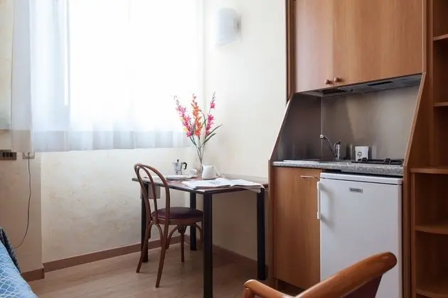 Tek Kişilik Oda, Küçük Mutfak