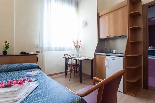 Tek Kişilik Oda, Küçük Mutfak