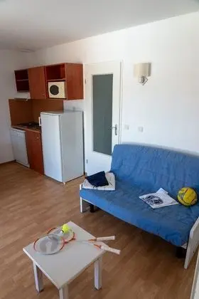 Stüdyo, Havuz Manzaralı