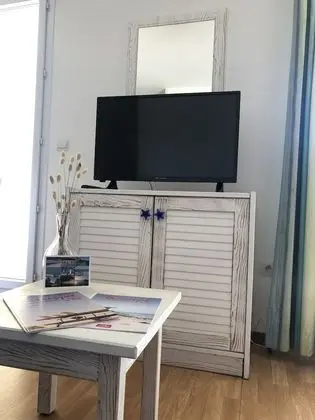 Stüdyo, Havuz Manzaralı