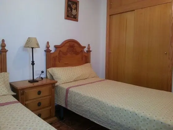 Tek Büyük veya İki Ayrı Yataklı Oda, Ortak Banyo