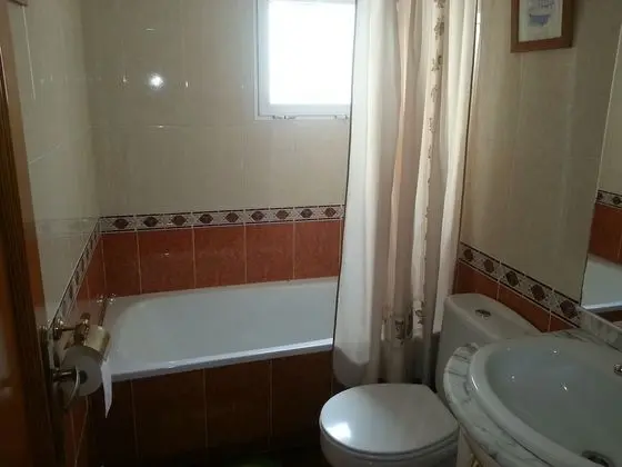 Tek Büyük Yataklı Oda, Ortak Banyo