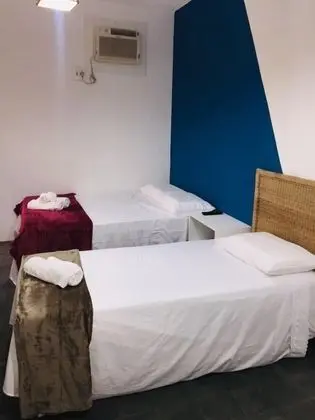 Üç Kişilik Oda, Sigara İçilmez