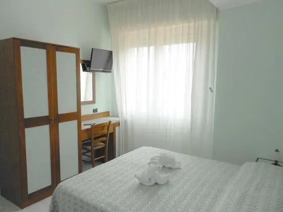Comfort Tek Büyük veya İki Ayrı Yataklı Oda