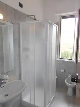 Comfort Tek Büyük veya İki Ayrı Yataklı Oda