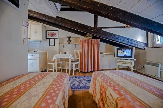 Tek Büyük Yataklı Oda (Attic)
