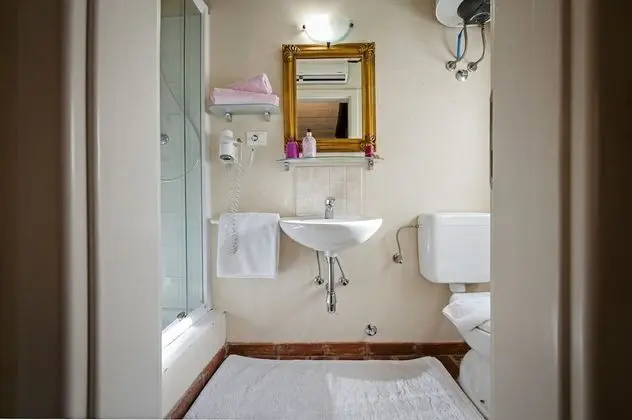 Tek Büyük Yataklı Oda (Attic)