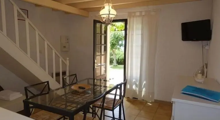Apart Daire, Teras, Deniz Manzaralı (Corsican stone walls)